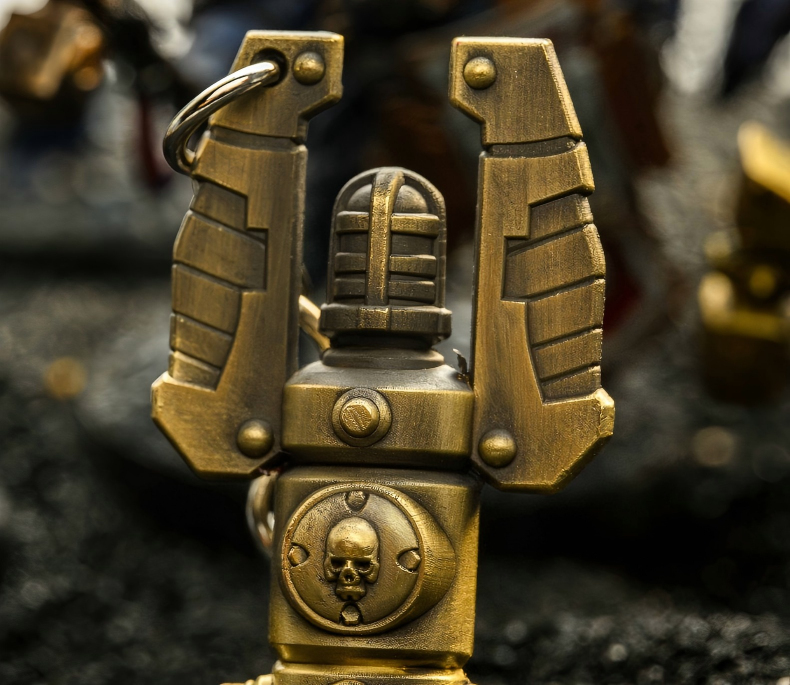 Thunderfall Drop Beacon – Warhammer 40K Inspired Prop / Keychain