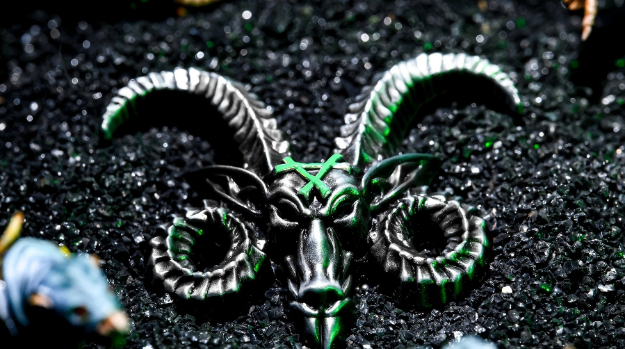 Rat Horn Brooch - Warhammer 40K Inspired