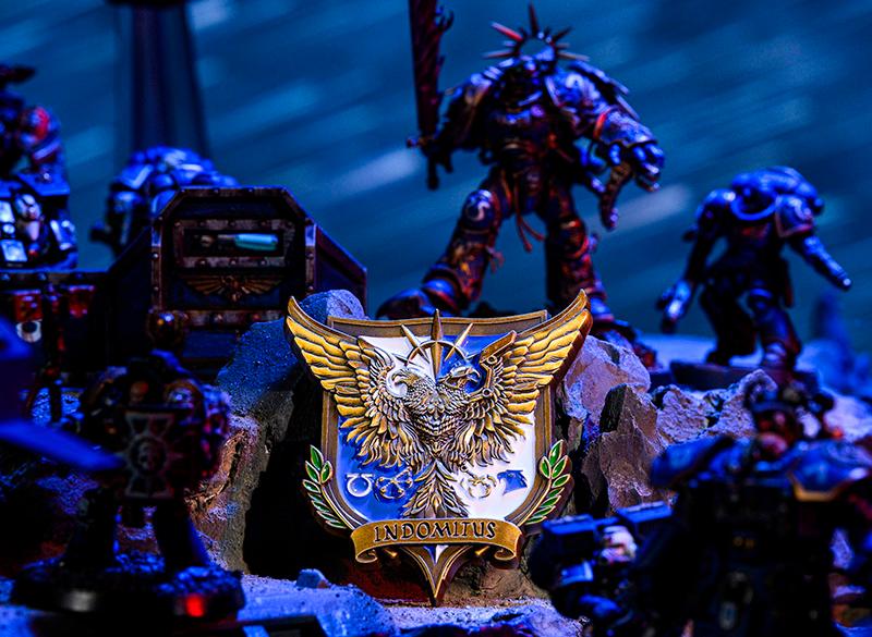 Warhammer 40K-Inspired Unyielding Crusade Honor Badge – Imperial Eagle Ribbon Pin for Loyalist Collectors & Tabletop Fans