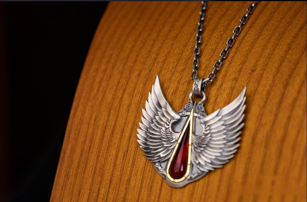 Warhammer 40K Emperor’s Reliquary Pendant – Gothic Tomb Necklace with Imperial Filigree