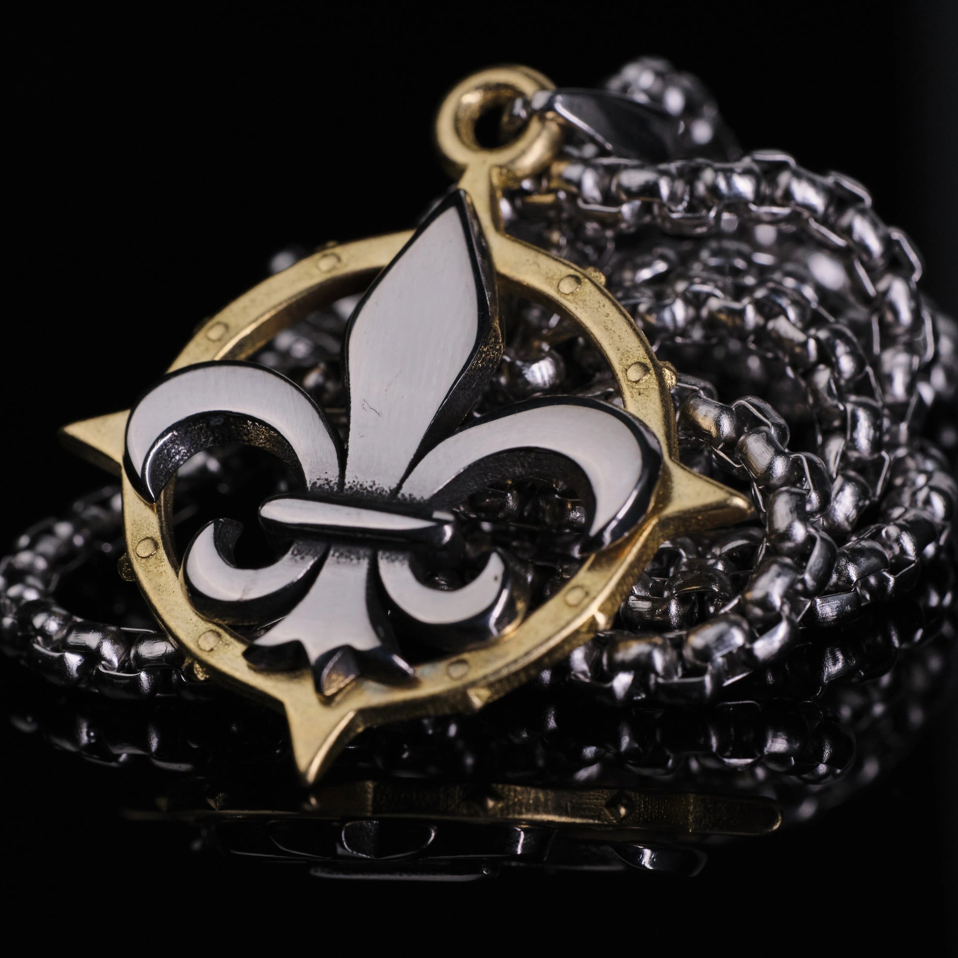 Canoness Sanctity Pendant – Faith is Armor, Fire is Judgment