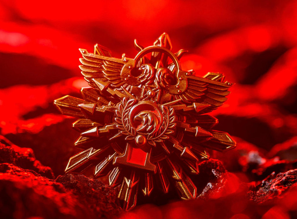 Warhammer 40K Enamel Pin-Adeptus Custodes Bodyguards Badge | Gold Plated Brooch | Astra Miliitarum Fan Gift | Gothic Sci-Fi Pin | 40K Merch