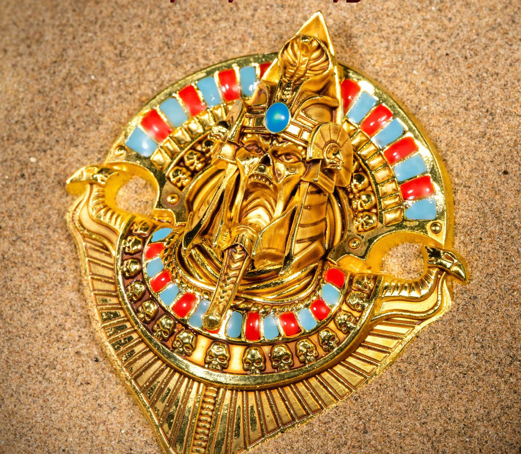 The Gaze Brooch – Warhammer 40K Inspired