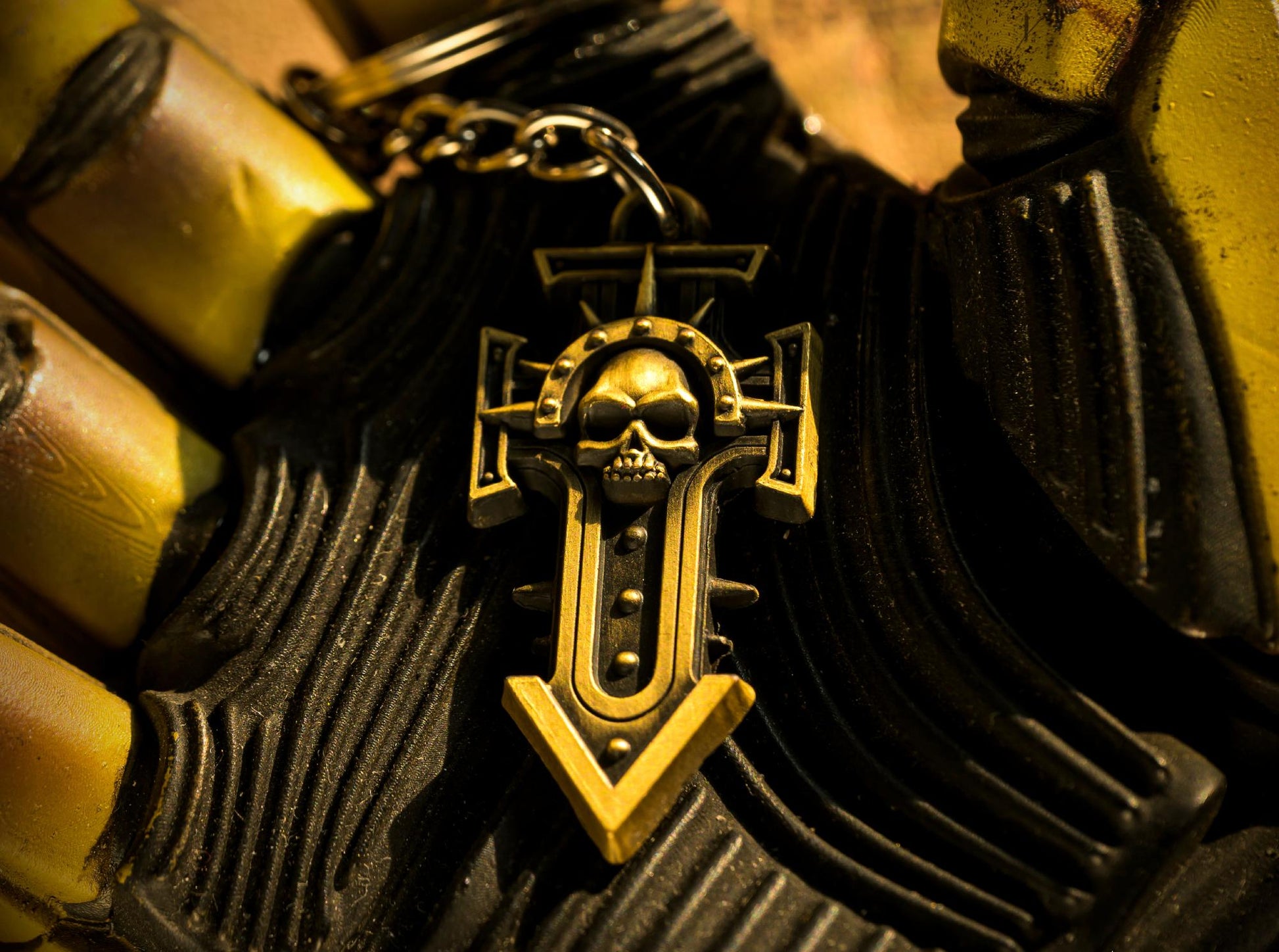 Warhammer 40K Indomitus Crusade Honour Relic – Inquisitorial Skull Cross Pendant / Keychain