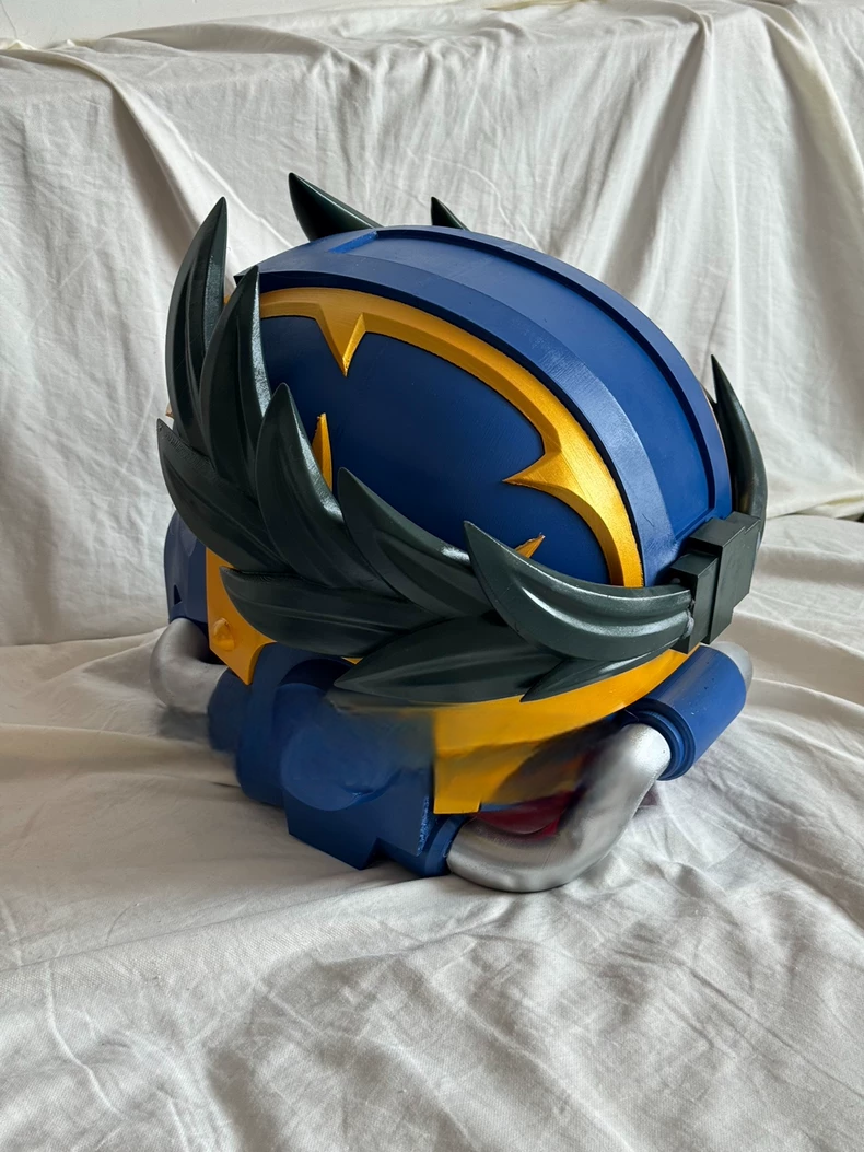 Primarch's Laurel Helm – Warhammer 40K Inspired Ultramarines Helmet with Golden Aquila & Wreath