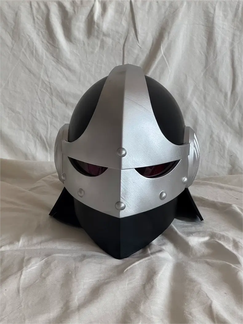Warhammer 40K-Inspired Iron Recon Helmet – Silver & Black Tactical Cosplay Armor