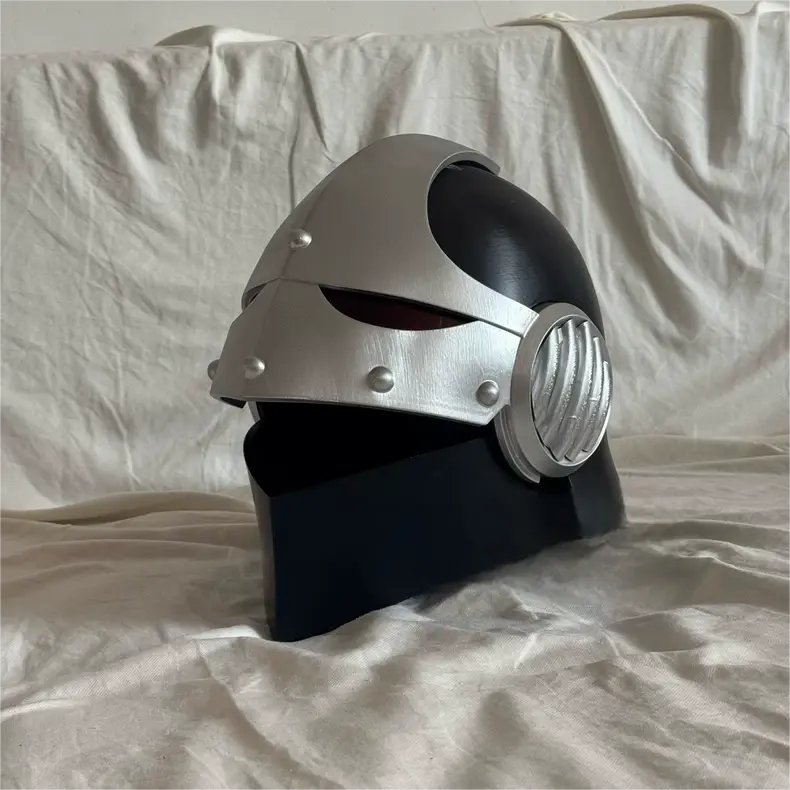 Warhammer 40K-Inspired Iron Recon Helmet – Silver & Black Tactical Cosplay Armor