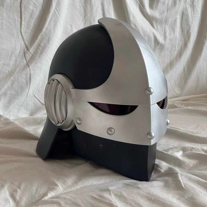 Warhammer 40K-Inspired Iron Recon Helmet – Silver & Black Tactical Cosplay Armor
