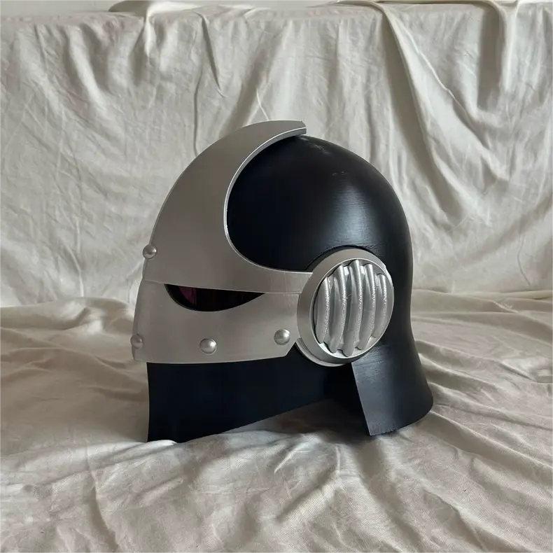 Warhammer 40K-Inspired Iron Recon Helmet – Silver & Black Tactical Cosplay Armor
