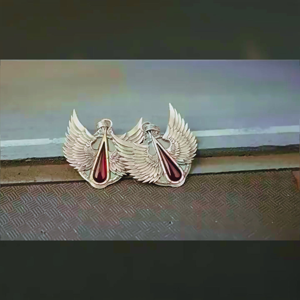 Warhammer 40K Emperor’s Reliquary Pendant – Gothic Tomb Necklace with Imperial Filigree