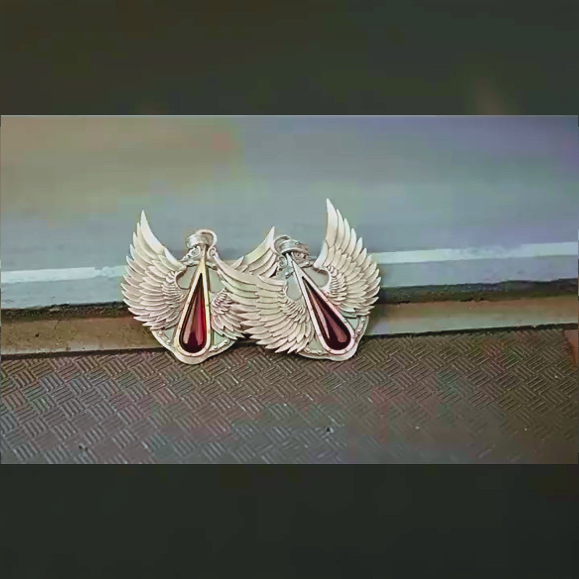 Warhammer 40K Emperor’s Reliquary Pendant – Gothic Tomb Necklace with Imperial Filigree